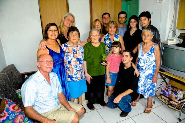 Vovó Júlia: aos 107 anos, de bem com a vida Marcelo Oliveira/ Vovó Júlia: aos 107 anos, de bem com a vida Marcelo Oliveira/