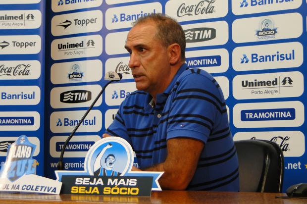 Médico confirma lesão e afastamento de Mário Fernandes e de Julio Cesar Adriano de Carvalho/ Médico confirma lesão e afastamento de Mário Fernandes e de Julio Cesar Adriano de Carvalho/
