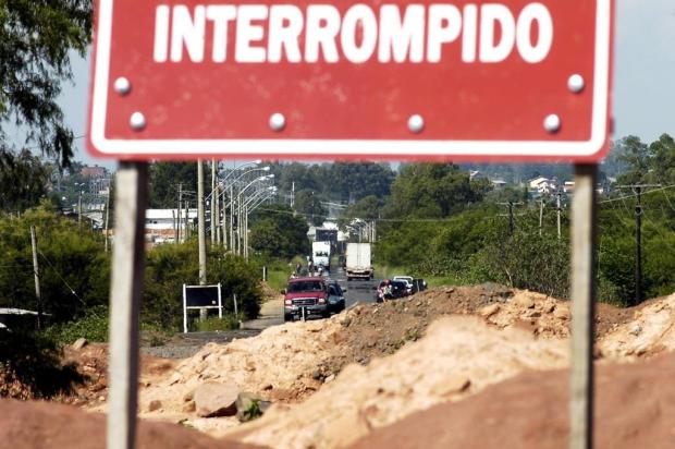 Estrada que iria interligar quatro municípios do Vale do Sinos segue inacabada depois de duas décadas Miro de Souza/Agencia RBS