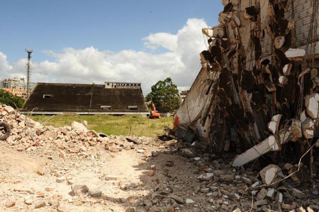 FOTO: Arquibancadas do Estádio dos Eucaliptos começam a ser demolidas Emílio Pedroso/Agencia RBS FOTO: Arquibancadas do Estádio dos Eucaliptos começam a ser demolidas Emílio Pedroso/Agencia RBS