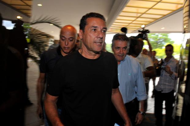 Conversa antes do Gre-Nal: Luxemburgo vai ao hotel encontrar o grupo do Grêmio Genaro Joner/ Conversa antes do Gre-Nal: Luxemburgo vai ao hotel encontrar o grupo do Grêmio Genaro Joner/
