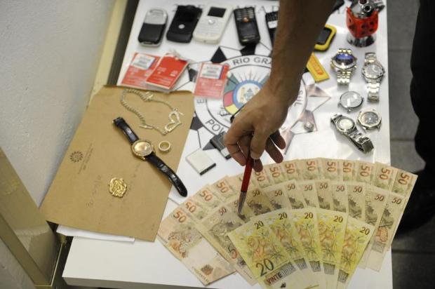 Mulher cai em golpe e tem prejuízo de R$ 200 mil na Capital Luiz Armando Vaz/Agencia RBS Mulher cai em golpe e tem prejuízo de R$ 200 mil na Capital Luiz Armando Vaz/Agencia RBS