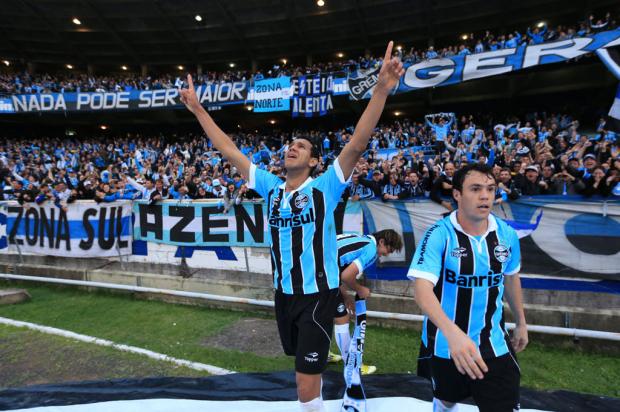 Souza comemora gol e permanência do Grêmio no G-4: "Na vontade e na raça" Diego Vara/