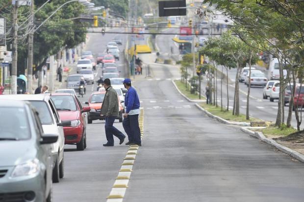 É o seu dia, pedestre, mas tome cuidado! Mateus Bruxel/Agencia RBS