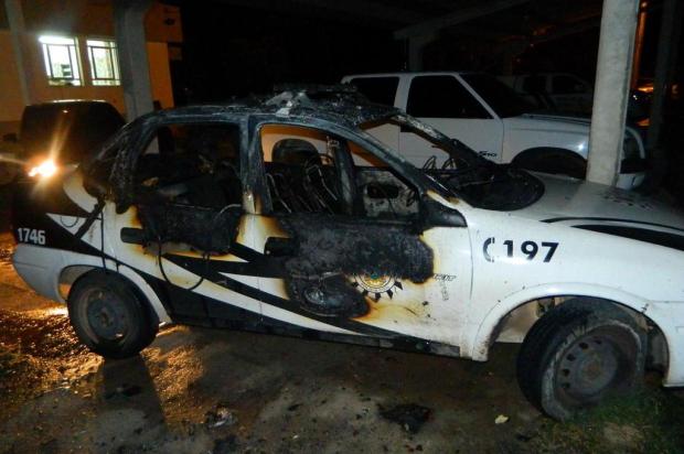 Viatura da Polícia Civil de Rosário do Sul é incendiada dentro da garagem Polícia Civil/divulgação
