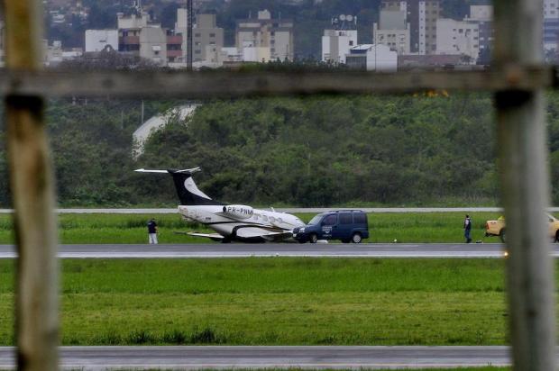 Jato particular sai da pista e Salgado Filho é fechado para pousos e decolagens Lauro Alves/Agencia RBS