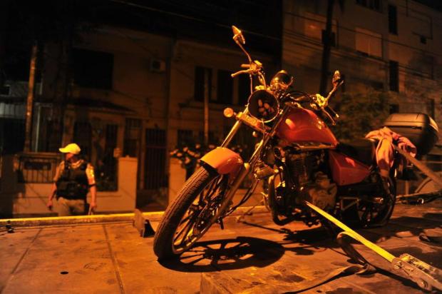 Motociclista é ferido em acidente na Avenida Farrapos, em Porto Alegre Bruno Alencastro/Agencia RBS