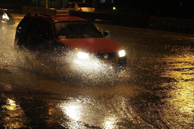 Chuva deixa ruas alagadas em Porto Alegre Ricardo Duarte/Agencia RBS
