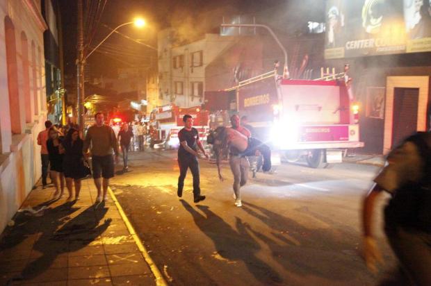 Número de mortos em incêndio em boate em Santa Maria chega a 245 Germano Roratto/Especial