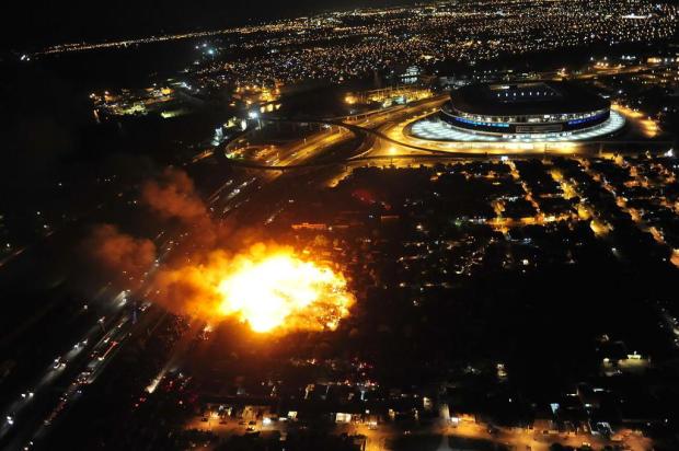 Incêndio atinge Vila Liberdade, próximo à Arena do Grêmio Luiz Armando Vaz/Agencia RBS