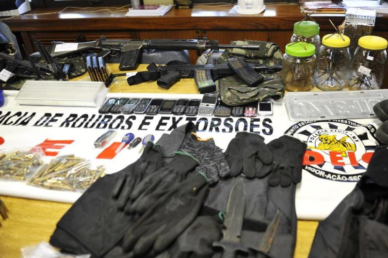 Policiais do Deic prenderam, na madrugada do domingo passado, o sexto integrante da quadrilha que tentou roubar a fábrica de joias em Cotiporã, em dezembro de 2012:imagem 9