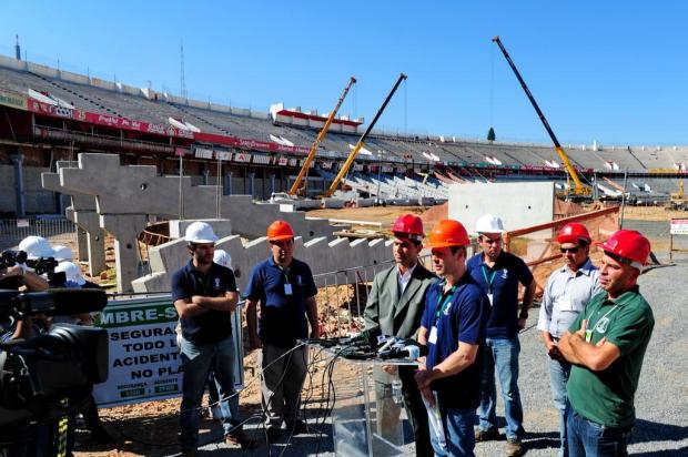 "Agora o estádio Beira-Rio é uma obra em construção", elogia integrante da Fifa Fernando Gomes/Agencia RBS "Agora o estádio Beira-Rio é uma obra em construção", elogia integrante da Fifa Fernando Gomes/Agencia RBS