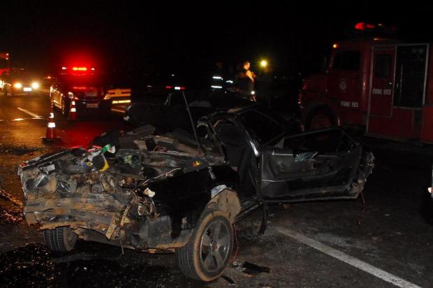 Colisão entre caminhão e carro deixa dois mortos e três feridos na BR-386 Éverton Nunes,Brigada Militar/Divulgação