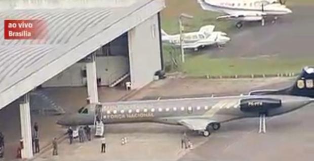 Avião com nove réus do mensalão pousa em Brasília  Reprodução/