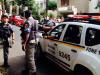 Ocorrência iniciou com roubo de carro no bairro Higienópolis. Após perseguição policial, um assaltante morreu e outro foi preso na Rua Quintino Bocaiuva