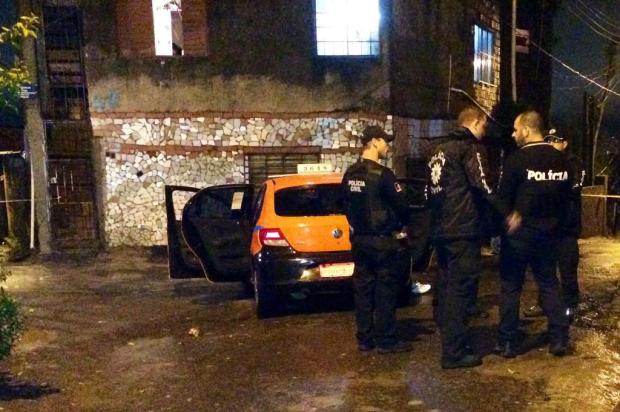 Dois homens são mortos dentro de táxi em Porto Alegre Polícia Civil/Divulgação