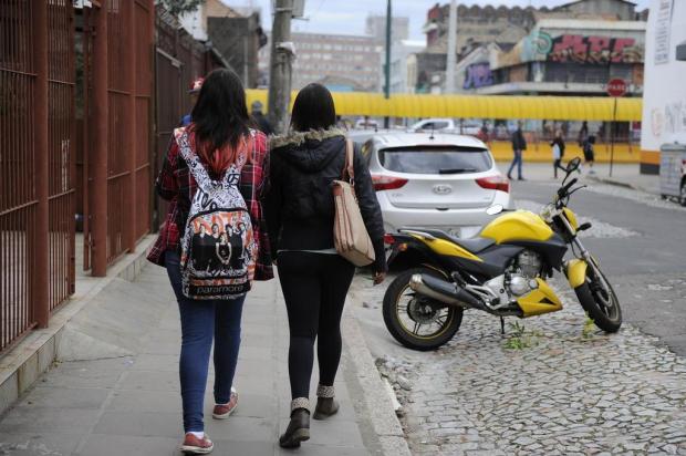 Assaltos viram rotina no portão de escola no Bairro Floresta Marcelo Oliveira/Agencia RBS