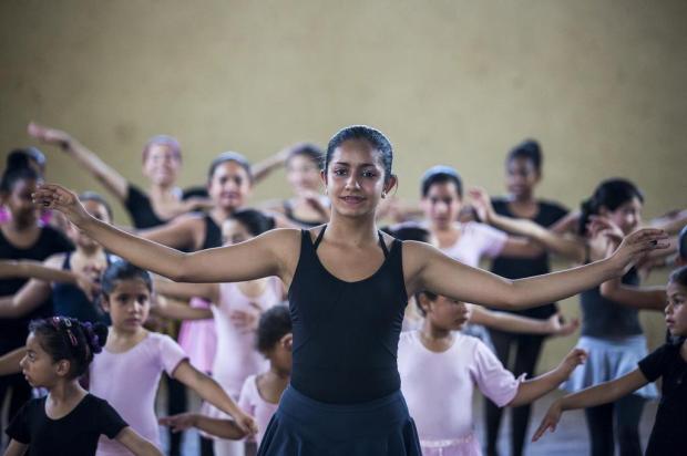 Adolescente de 14 anos dá aulas de balé para 50 meninas em Alvorada Mateus Bruxel/Agencia RBS