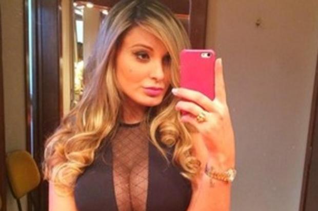 As prostitutas sugam pequenos pênis