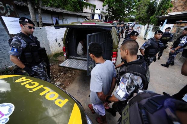 Moradores acusam Brigada de executar jovem em Porto Alegre Ronaldo Bernardi/Agencia RBS