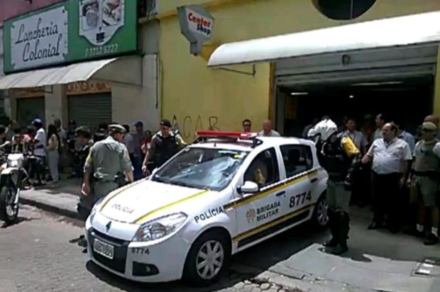 Homem fica ferido e outro é preso após tiroteio no centro de Porto Alegre Cristiano Hameyer de Oliveira/Leitor DG via WhatsApp