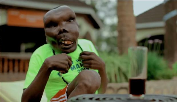 Homem conhecido como o mais feio de Uganda será pai pela oitava vez Reprodução / Youtube/