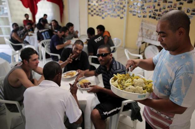 Projeto social alimenta moradores de rua aos domingos em Porto Alegre Tadeu Vilani/Agencia RBS
