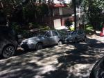 Carros atingidos por cimento em Porto Alegre