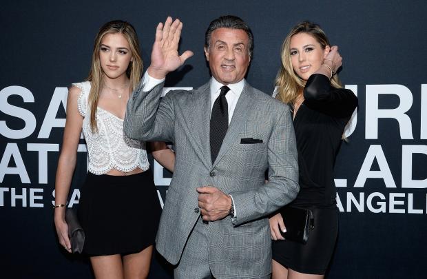 Com as pernas de fora, filhas de Stallone chamam a atenção em evento nos EUA Kevork Djansezian / Getty Images/AFP/Getty Images/AFP