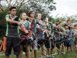Projeto social oferece aulas de arco e flecha para jovens em Cachoeirinha
