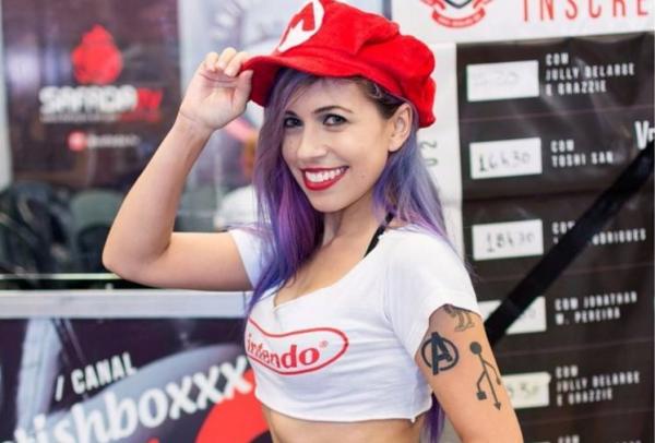 Conheça A Atriz Pornô Nerd Que Cursa Moda E Não Trabalha Aos Domingos