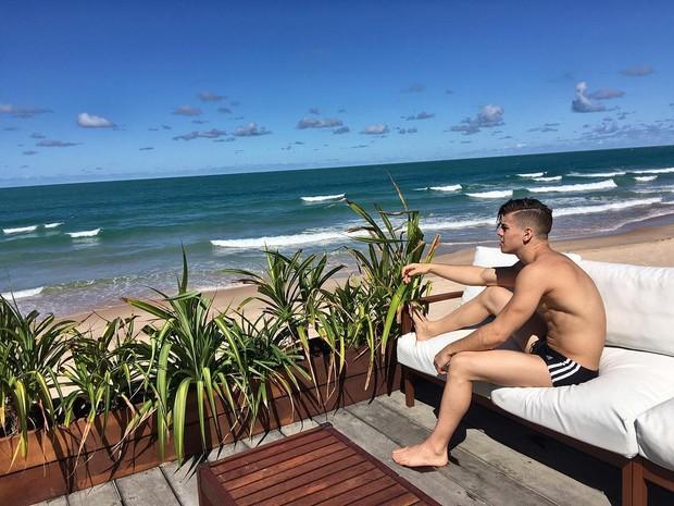 Após acusação de assédio e acidente de trânsito, Biel posta foto em praia: "reenergizando" Reprodução / Instagram/Instagram