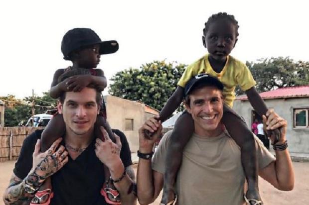 Reynaldo Gianecchini viaja com amigo para a África e afirma: "Não somos um casal" Reprodução / Instagram / Reynaldo Gianecchini/Instagram / Reynaldo Gianecchini