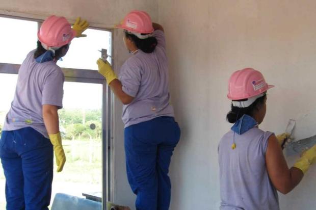 Construtora oferece vagas de emprego e formação gratuita para mulheres Beth Nunes/Divulgação
