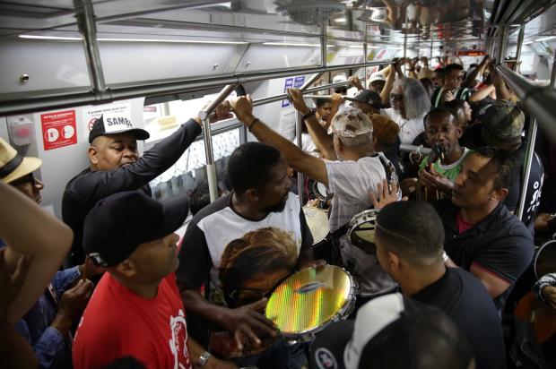 Samba no trem agita viagem entre Porto Alegre e Novo Hamburgo Jefferson Botega / Agência RBS/Agência RBS