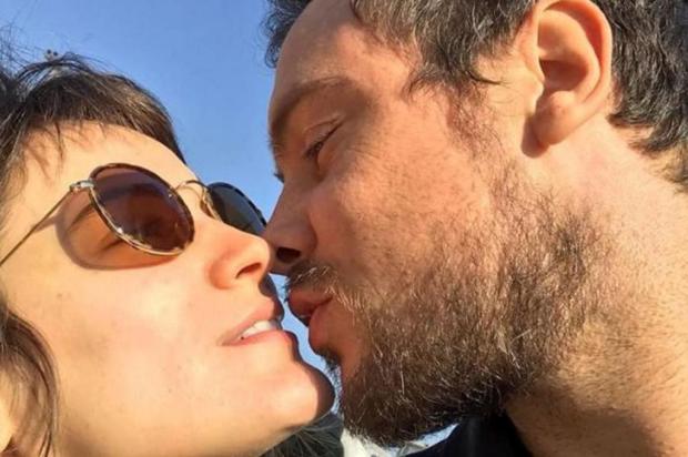 Sergio Guizé e Bianca Bin exibem alianças de compromisso Instagram/Reprodução