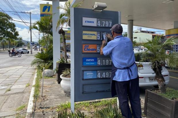 Litro da gasolina comum chega a R$ 5,69 em Porto Alegre Bibiana Dihl / Agencia RBS/Agencia RBS