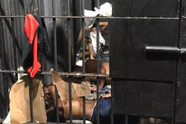 Delegacias da Região Metropolitana e do Vale do Sinos voltam a ter celas lotadas e presos em viaturas Ugeirm Sindicato / Divulgação/Divulgação