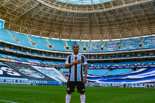 José Augusto Barros: é hora de deixar Douglas Costa trabalhar Jéssica Maldonado / Grêmio,Divulgação/Grêmio,Divulgação