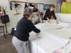 Com mil metros de tecidos doados, voluntárias produzem roupa de cama para o Hospital de Novo Hamburgo Karina Moraes / FSNH/Divulgação/FSNH/Divulgação