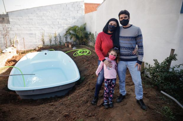 Grupo de empresários se une para doar piscina a família do Vale do Sinos que comprou e não recebeu o produto Anselmo Cunha / Agencia RBS/Agencia RBS