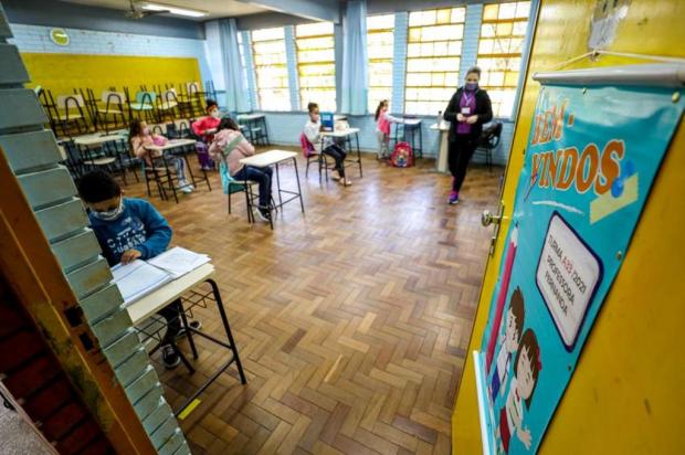 Em novo decreto, distância entre classes nas escolas do RS cai para permitir mais estudantes em sala de aula  Giulian Serafim / PMPA/PMPA
