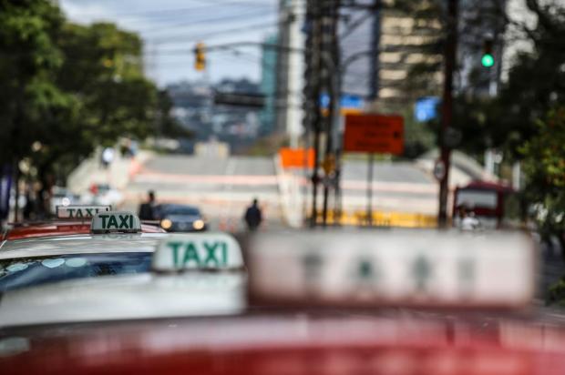 Projeto de lei libera circulação de táxis em corredores de ônibus de Porto Alegre Andre Avila / Agencia RBS/Agencia RBS