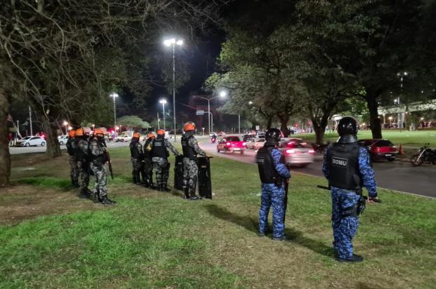 Guarda Municipal dispersa cerca de 5 mil pessoas na orla do Guaíba com uso de bombas de gás Divulgação / Guarda Municipal/Guarda Municipal