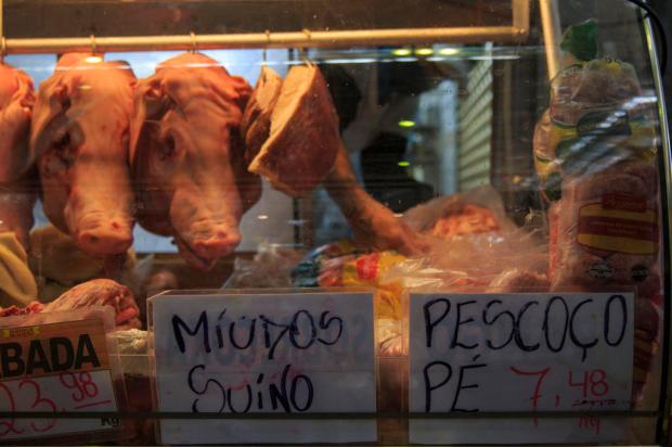 Pés de galinha, mondongo e ossinho de porco: moradores da Capital contam como substituem a carne bovina Jefferson Botega / Agencia RBS/Agencia RBS