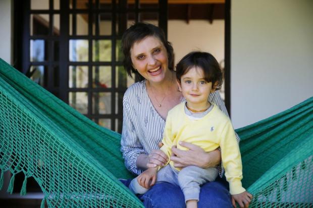 Após enfrentar dois cânceres de mama e metástases, gaúcha realiza sonho de ter filho e relata trajetória em livro Félix Zucco / Agência RBS/Agência RBS