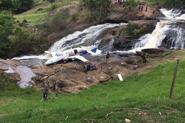 Polícia encontra cabo de energia enrolado em hélice de avião que caiu com Marília Mendonça Handout / Minas Gerais Fire Department / AFP/Minas Gerais Fire Department / AFP