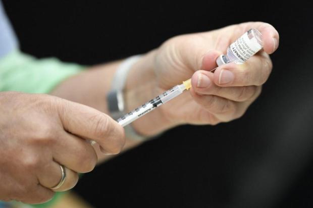 Tire suas dúvidas sobre o uso da vacina da Pfizer em crianças THOMAS KIENZLE / AFP/AFP