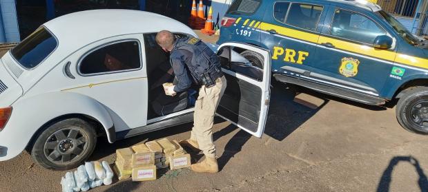 Homem é preso transportando R$ 7 milhões em cocaína do Paraná para Porto Alegre em um Fusca Divulgação / PRF/PRF