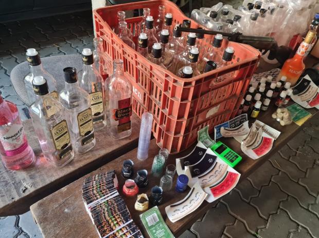Mais de 200 garrafas de bebidas falsificadas são apreendidas em Cachoeirinha: "Ficava idêntica à original" Divulgação / Polícia Civil/Polícia Civil
